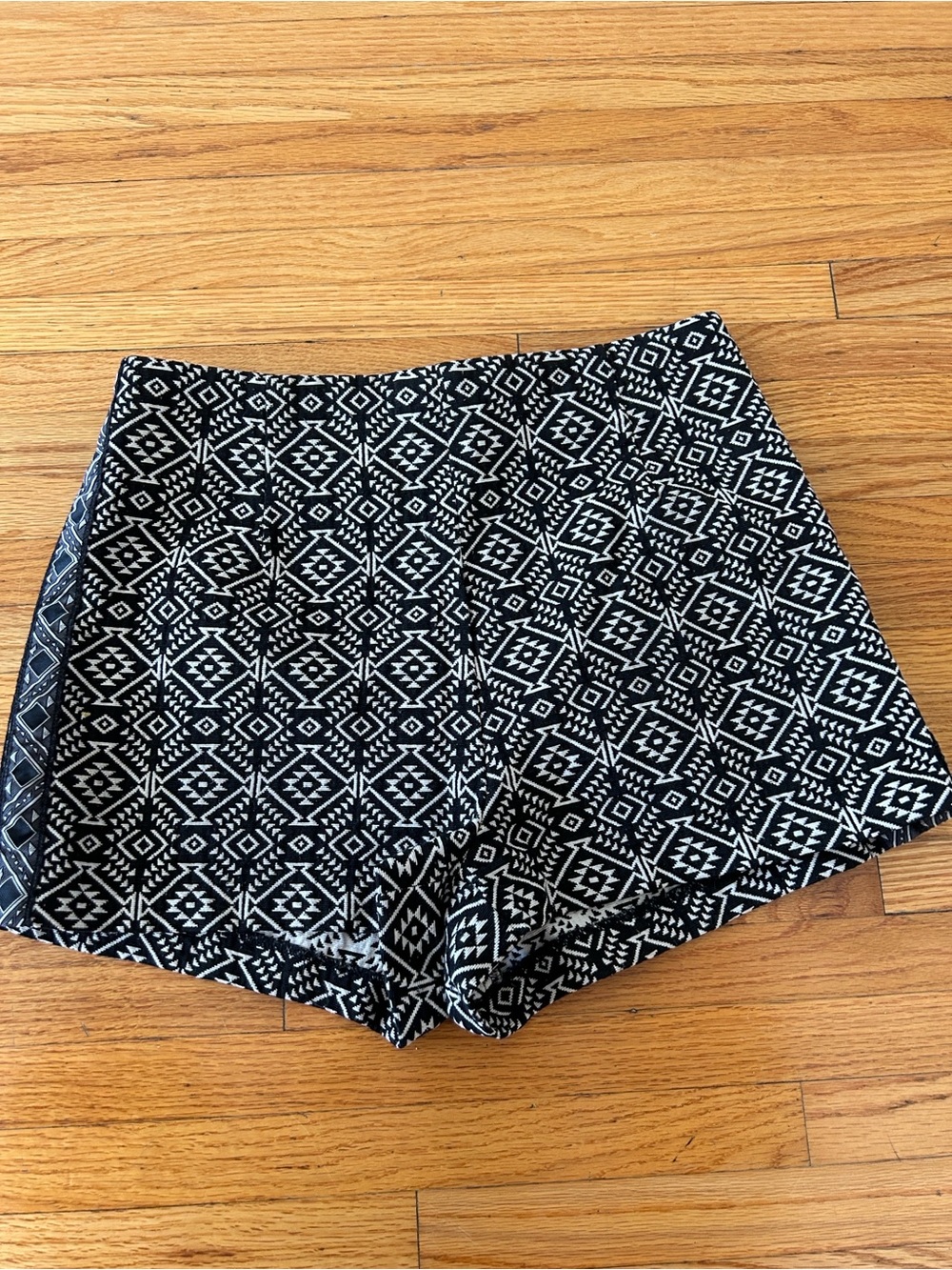 Ecote Black and White High Waist Geometric Shorts